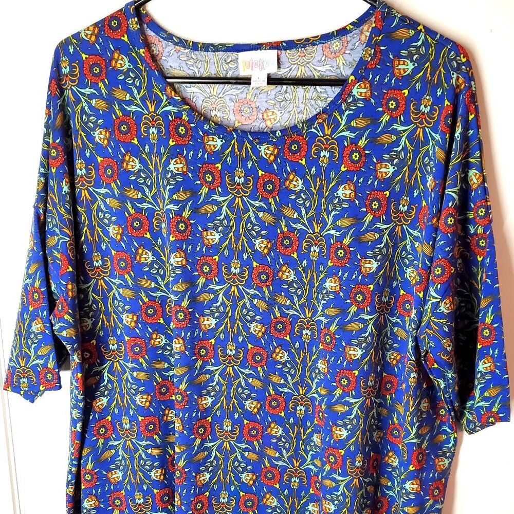 Lularoe blue floral top size L